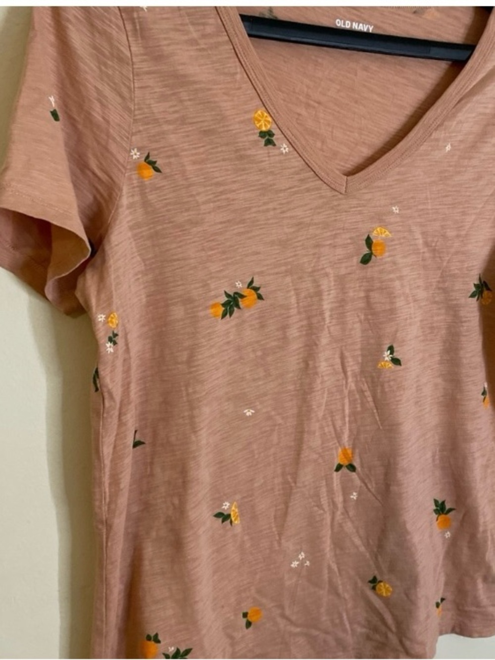 Old Navy Cotton V-Neck Tee Coral with Orange Blossom Motif size Tall medium - Picture 4 of 7